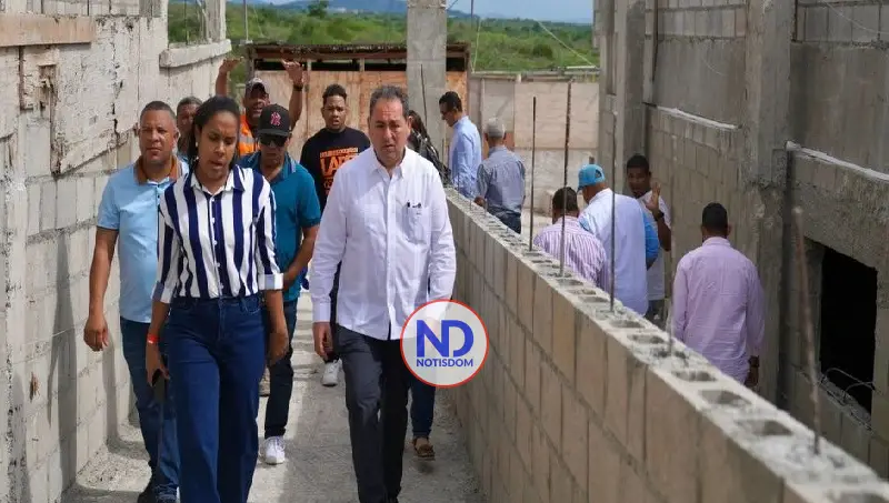 Mario Lama supervisa construcción del nuevo hospital de Villa Jaragua