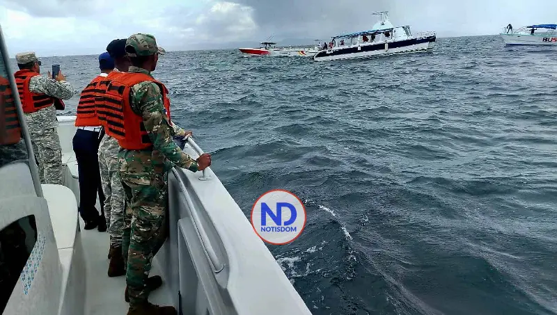 NOTISDOM FOTOS PF2025 2025 11 09T180703.259 Se hunde embarcación llena de turistas en la Bahía de Samaná