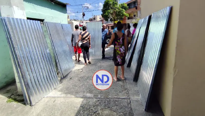 Fundación Carlos Gabriel García inicia entrega de 100 mil planchas de zinc a afectados por tormenta Melissa 2 Fundación Carlos Gabriel García inicia entrega de 100 mil planchas de zinc a afectados por tormenta Melissa