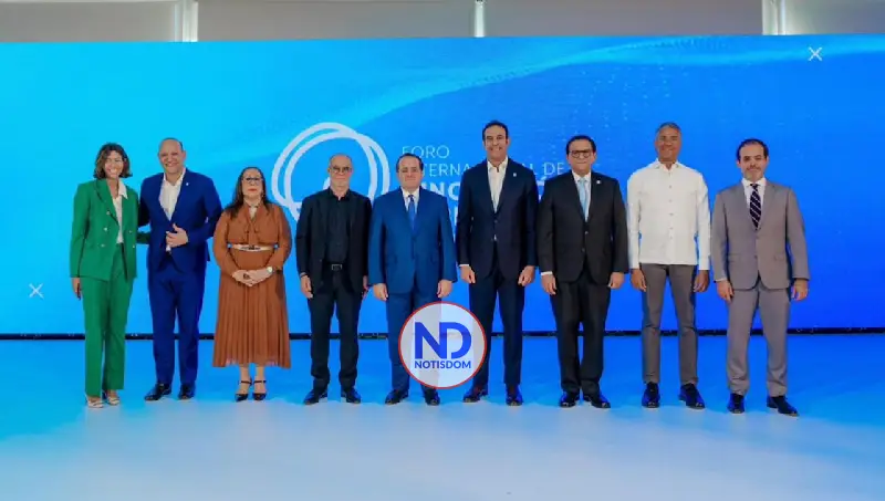 NOTISDOM FOTOS PF2025 2025 11 11T150359.317 Paliza encabeza foro “El Futuro de Santiago” y anuncia licitación de la autopista del Ámbar