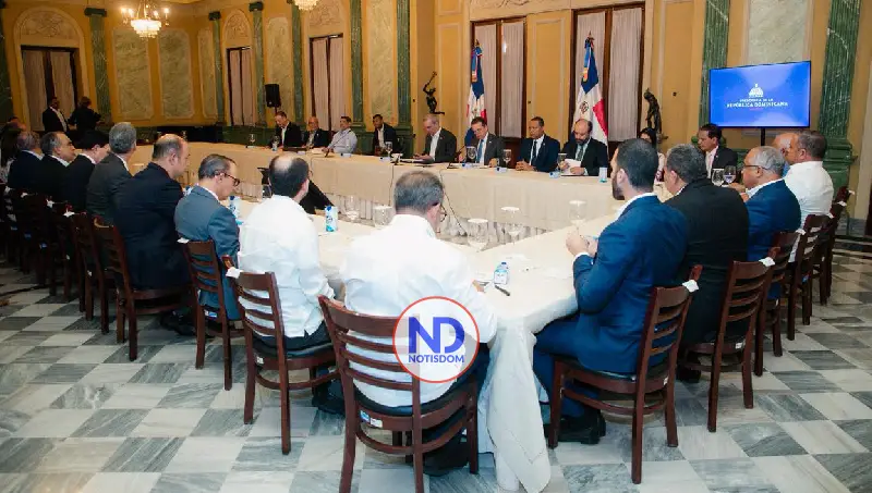 NOTISDOM FOTOS PF2025 2025 11 12T172731.656 Abinader garantiza abastecimiento y estabilidad de precios para la temporada navideña