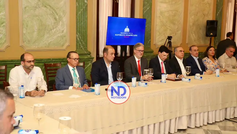 NOTISDOM FOTOS PF2025 2025 11 12T172757.981 Abinader garantiza abastecimiento y estabilidad de precios para la temporada navideña