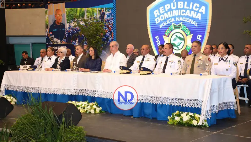 NOTISDOM FOTOS PF2025 2025 11 13T143616.604 Abinader juramenta 2,421 nuevos policías y reafirma compromiso con la Reforma Policial