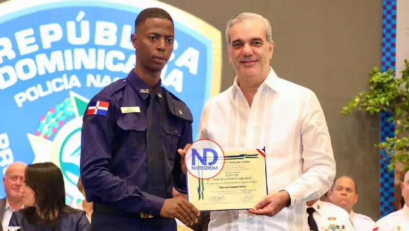 NOTISDOM FOTOS PF2025 2025 11 13T143648.002 Abinader juramenta 2,421 nuevos policías y reafirma compromiso con la Reforma Policial