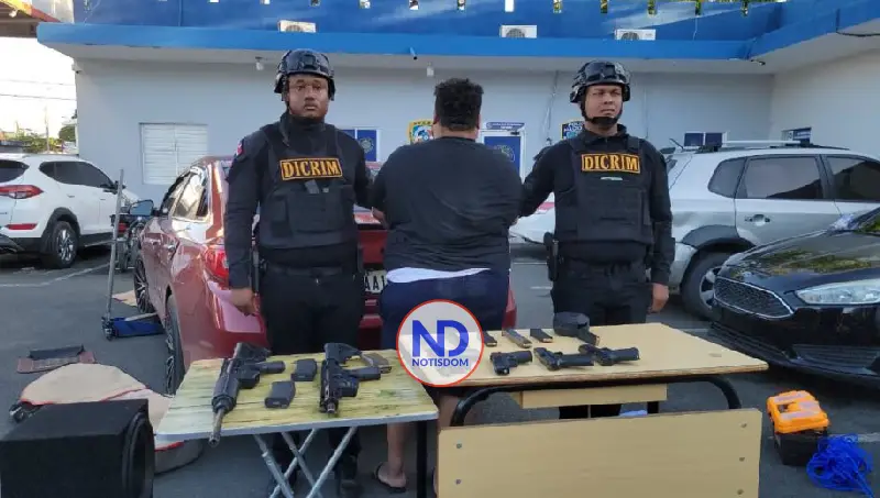 Capturan a “El Gordo”, acusado de atacar patrulla del Dicrim; le ocupan arsenal de guerra 2 Capturan a “El Gordo”, acusado de atacar patrulla del Dicrim; le ocupan arsenal de guerra