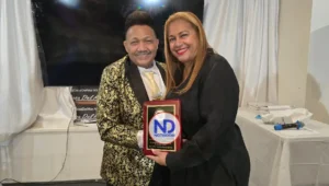 Peggy Guzmán recibe reconocimiento de la Gran Parada Dominicana de El Bronx por su labor deportiva
