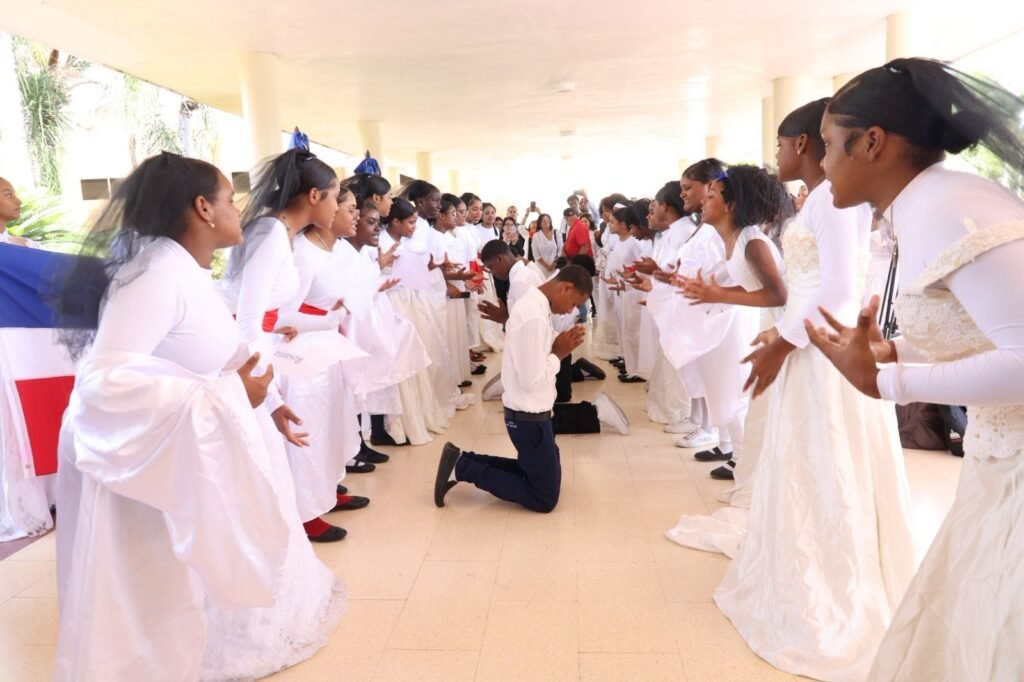 Novias de la UASD Realizan tradicional marcha de las novias en la UASD