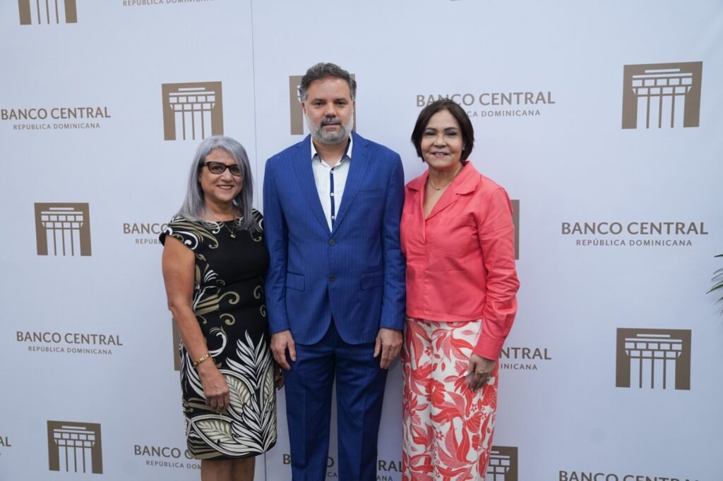 Participantes de circulacion de libros 1 Banco Central pone en circulación tres nuevos libros de su Biblioteca Juan Pablo Duarte