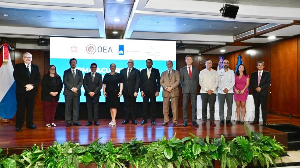 Participantes de la actividad Firman acuerdo de cooperación para promover acceso a la justicia en comunidades apartadas