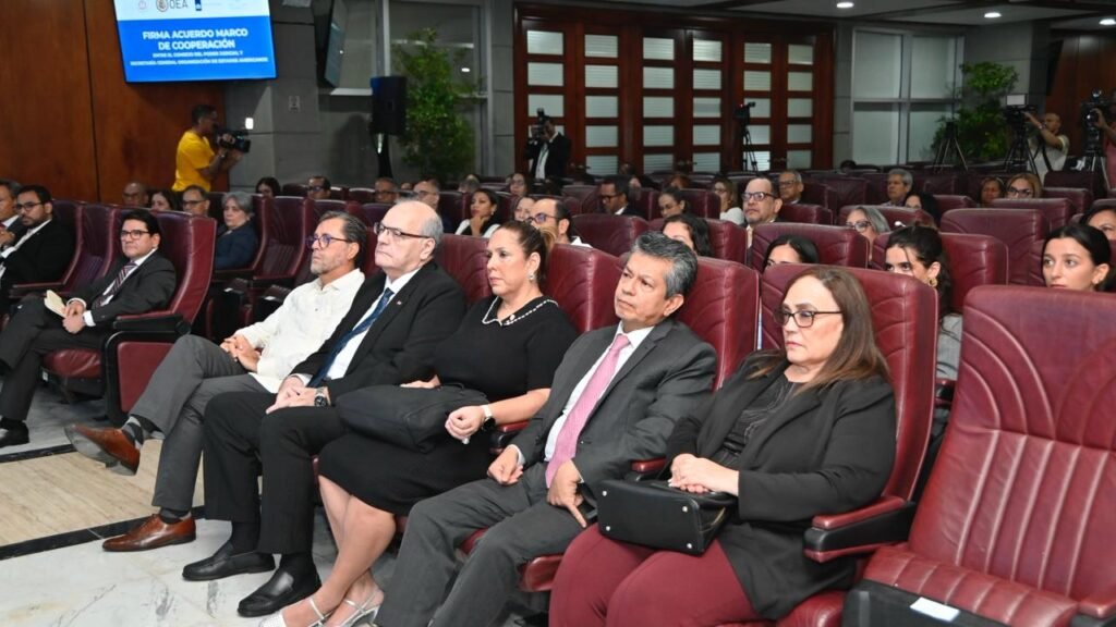 Participantes del acto Firman acuerdo de cooperación para promover acceso a la justicia en comunidades apartadas