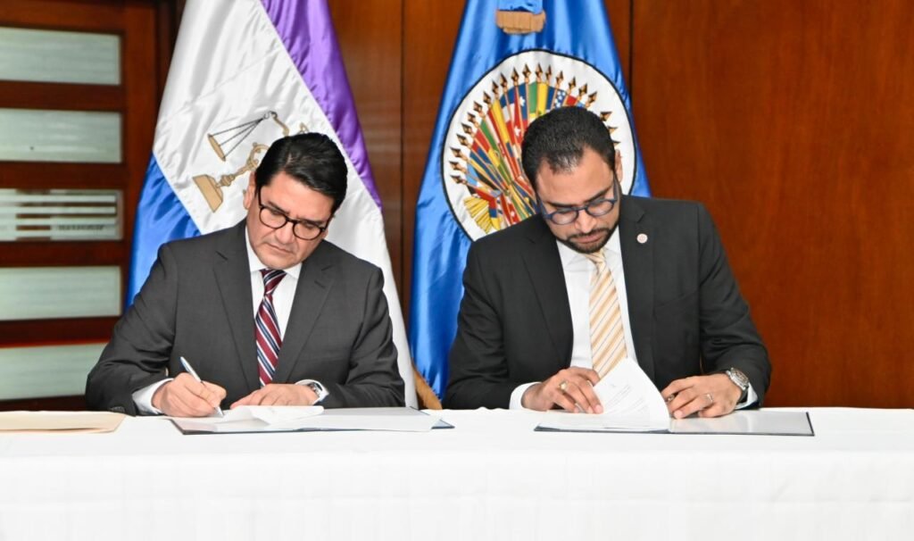 Proceso de firma Firman acuerdo de cooperación para promover acceso a la justicia en comunidades apartadas