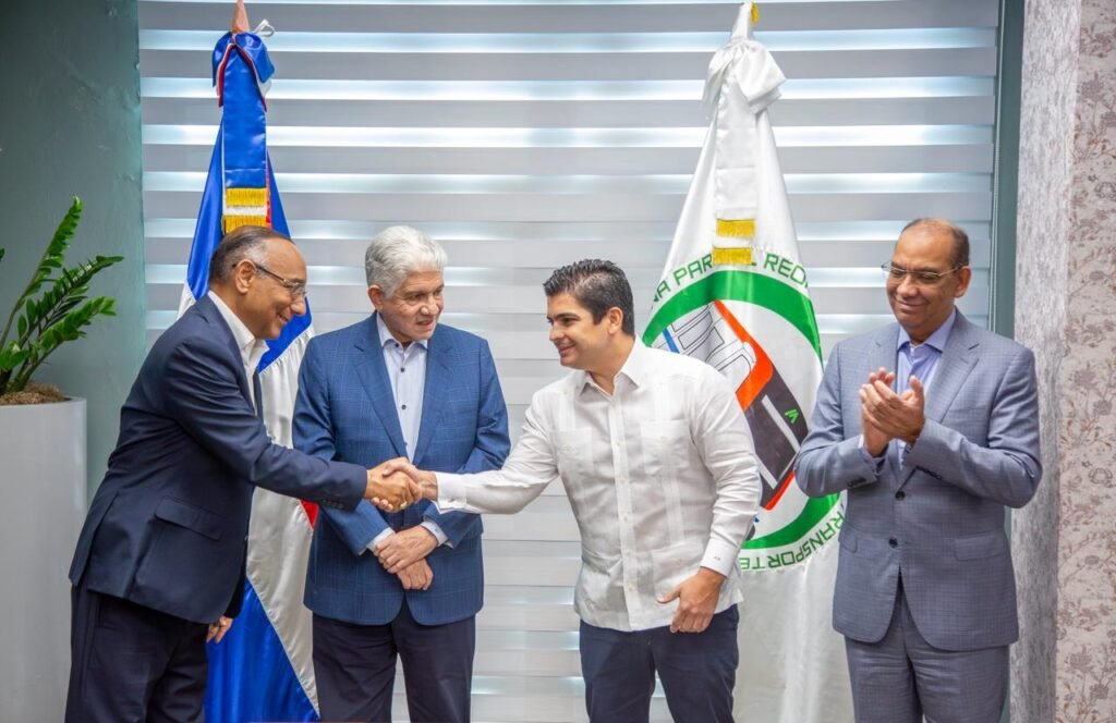 Jhael Isa Tavárez asume como nuevo director de la Opret 3 Rafael Santos Perez Eduardo Estrella Jhael Isa Tavarez y Deligne Ascencion Jhael Isa Tavárez asume como nuevo director de la Opret