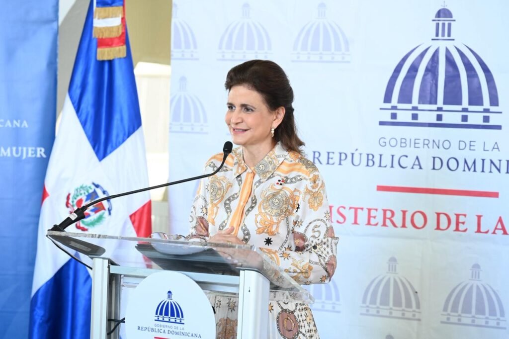 Raquel Pena 6 Ministerio de la Mujer lanza jornadas de prevención de la violencia en Los Alcarrizos junto a la vicepresidenta Raquel Peña