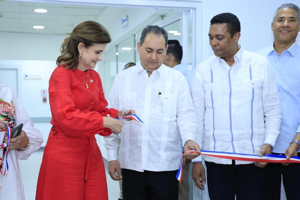 Raquel Pena y Mario Lama Gobierno inaugura Unidad de Oncología del Hospital José María Cabral y Báez por más de RD$10 MM