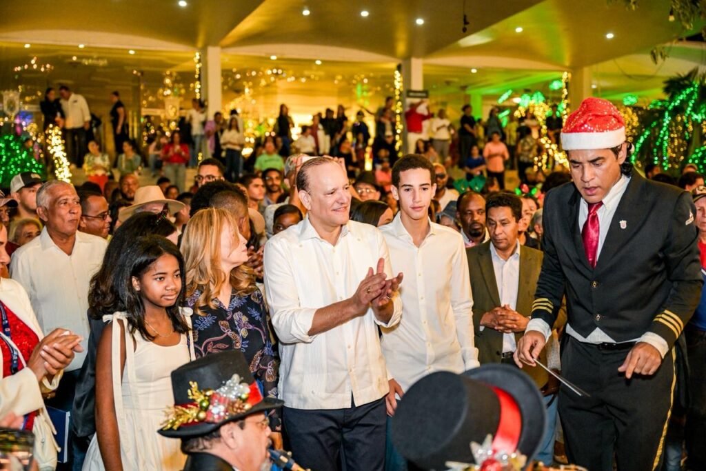 Alcaldía de Santiago enciende la Navidad con apertura del Bosque Encantado “Encatus” 5 Ulises Rodriguez 3 Alcaldía de Santiago enciende la Navidad con apertura del Bosque Encantado “Encatus”