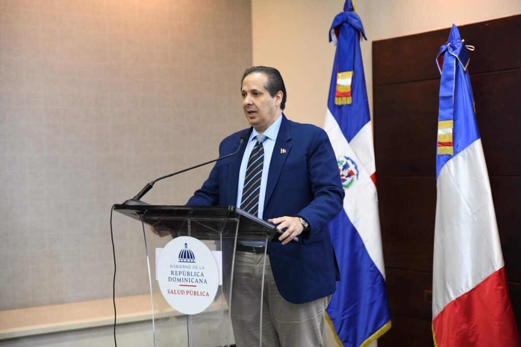 Victor Atallah 3 Ministerio de Salud presenta campaña para promover uso responsable de antibióticos