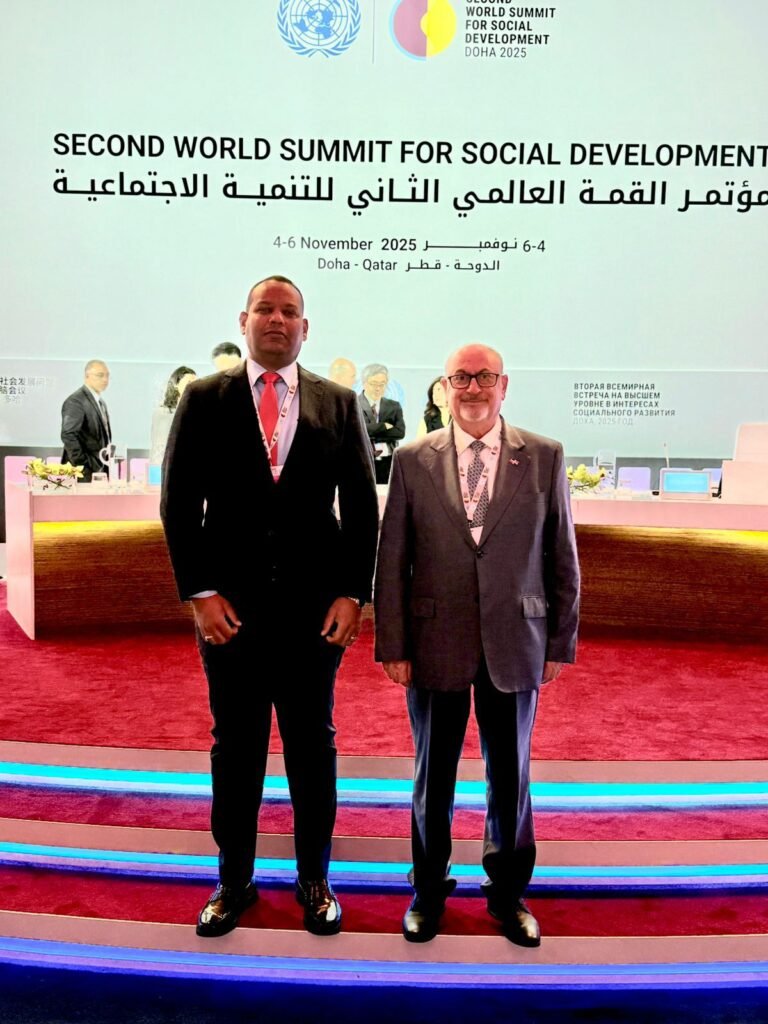 RD presenta avances en reducción de la pobreza y seguridad social en Doha 3 Wailly Lewis y Georges Bahsa Hazim RD presenta avances en reducción de la pobreza y seguridad social en Doha