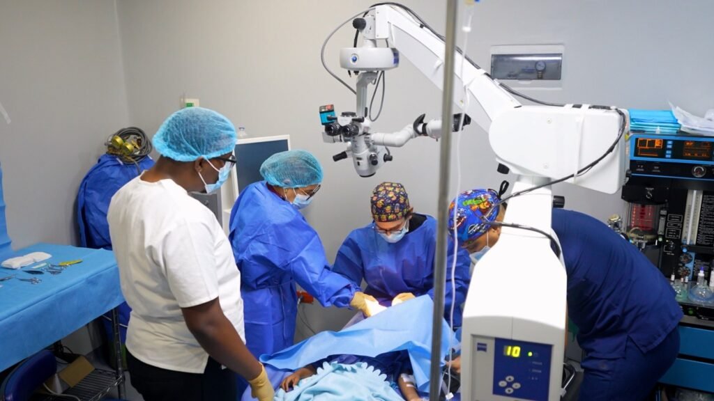 Inabie mejora calidad de vida de 11 estudiantes con cirugías de corrección visual 3 Cirugias de correccion visual Inabie mejora calidad de vida de 11 estudiantes con cirugías de corrección visual