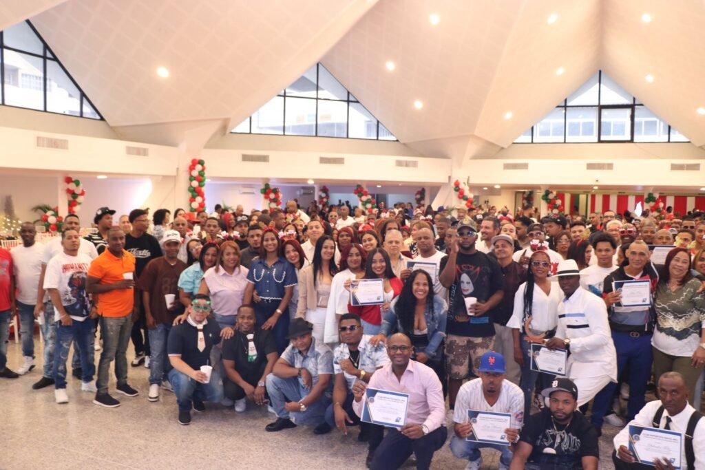 Club Deportivo Naco 1 1 Directivos del Club Naco se visten de camareros para agasajar a sus colaboradores