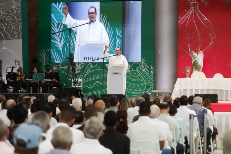 De la Cruz Vicepresidenta de RD almuerza con líderes cristianos del Cibao