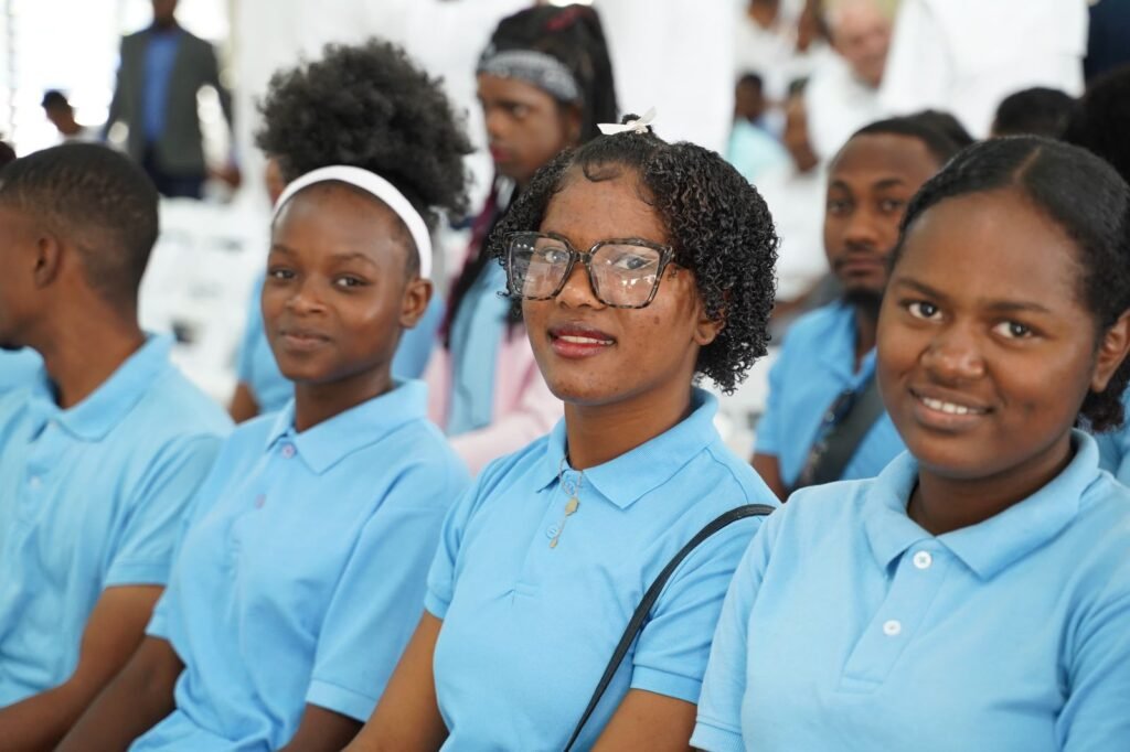 Estudiante Gobierno entrega Liceo Experimental UASD Elías Piña