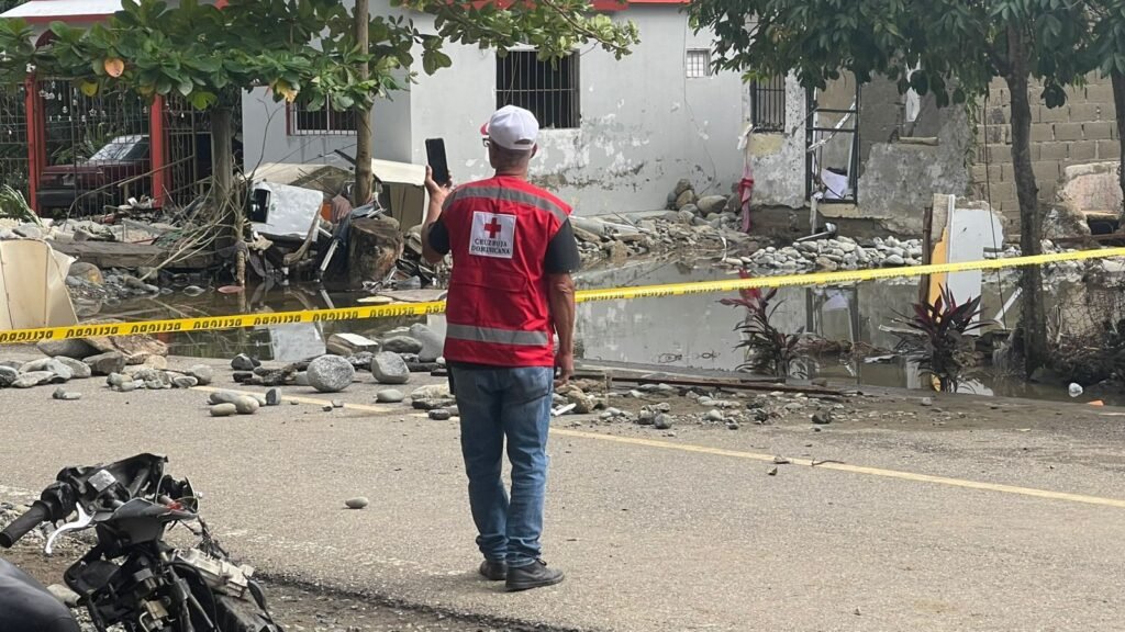 Explosion en tuberia 2 Explosión en tubería de Coraasan causa daños a cuatro viviendas en comunidad de Sabana Iglesia
