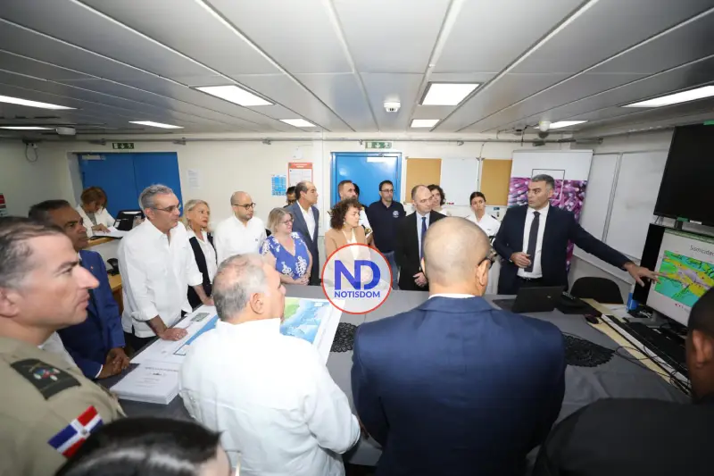 IMG 20251202 WA0377 1536x1024 1 Abinader recorre el buque científico RRS James Cook, durante misión oceanográfica en RD