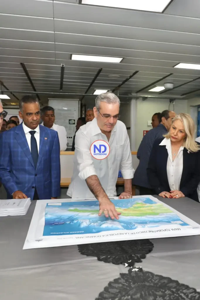 IMG 20251202 WA0378 1024x1536 1 Abinader recorre el buque científico RRS James Cook, durante misión oceanográfica en RD