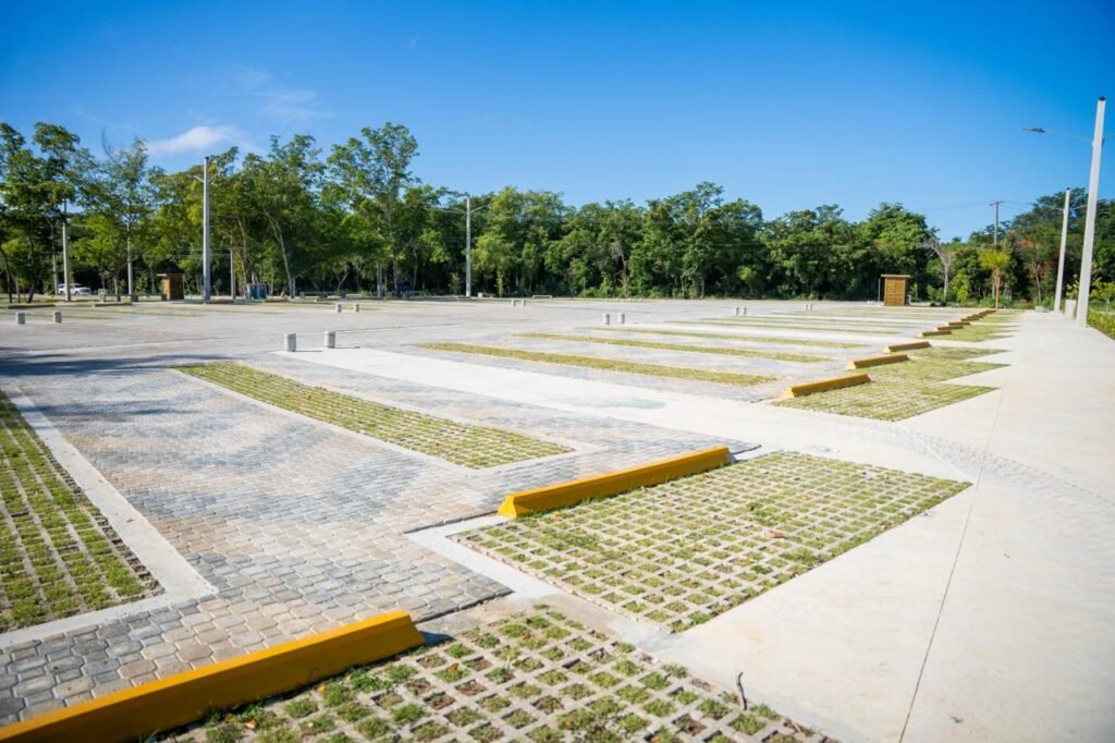 Inauguracion de nuevo estacionamiento1 David Collado inaugura estacionamiento para más de 270 vehículos de motor en Bayahíbe