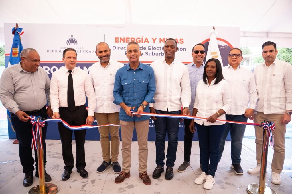 Gobierno entrega proyectos de electrificación en El Seibo y Monte Plata; Inversión supera los RD$37 millones 3 JOEL SANTOS 11 Gobierno entrega proyectos de electrificación en El Seibo y Monte Plata; Inversión supera los RD$37 millones
