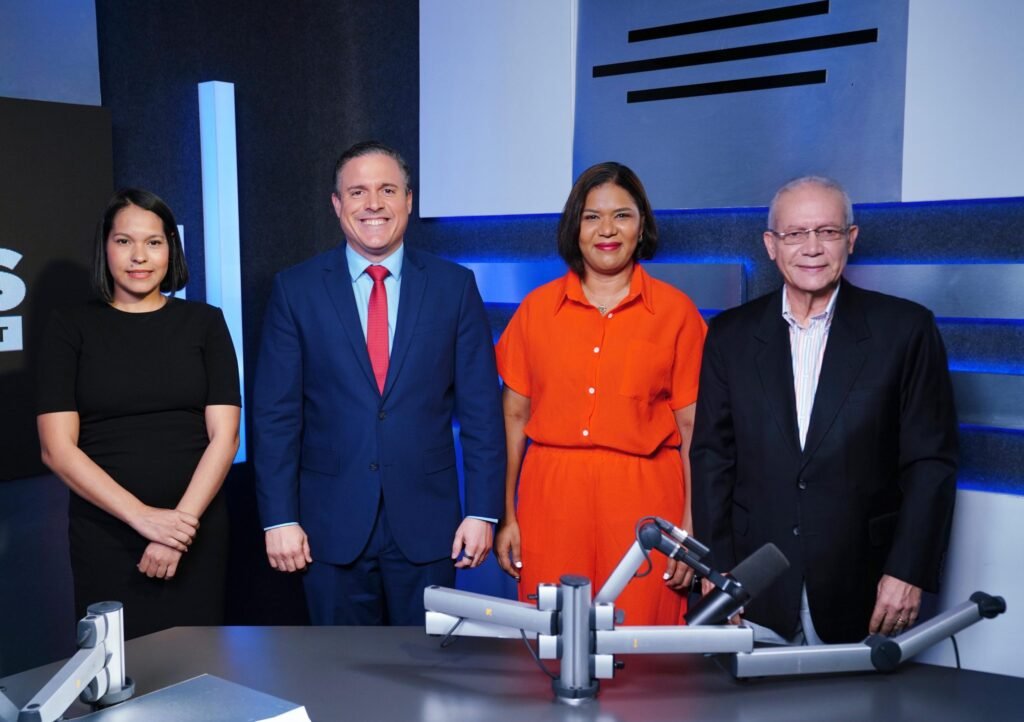 Jean Luis Rodriguez Rafael Nunez Adelaida Martinez y Yarit Ortiz Director de Apordom asegura haber pagado el 90% del pasivo laboral heredado