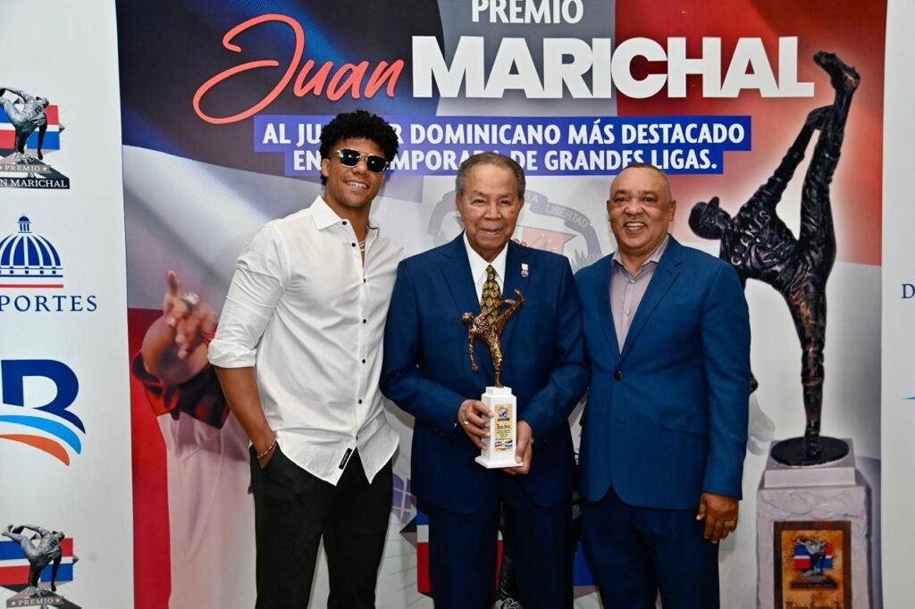 Juan Soto su familia y Juan Marichal 1 Marichal destaca a Soto como ejemplo de juventud tras ganar por segunda vez el premio “Juan Marichal”