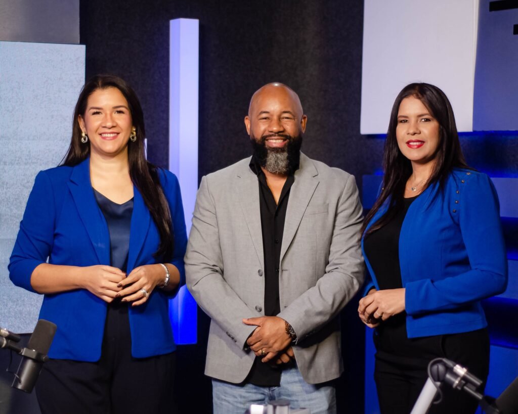 Kenia Gonzalez Jhoenny Maldonado y Raquel Awilda Gonzalez Especialista advierte sobre cirugías estéticas realizadas por personas no médicas