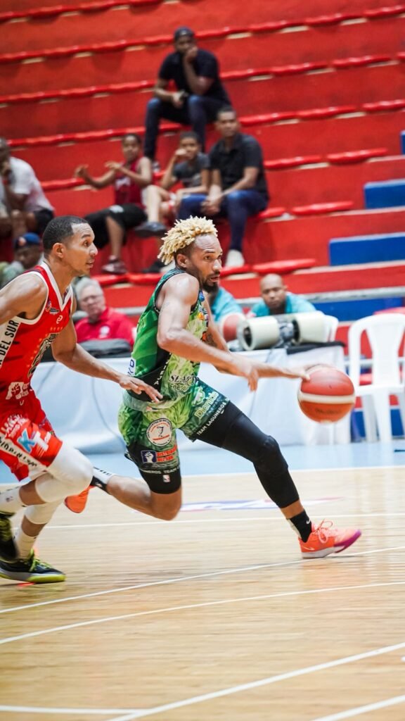 Lobos y Ciro Perez 1 Lobos y Ciro Pérez salen airosos en la jornada del viernes en el Baloncesto Superior de San Cristóbal