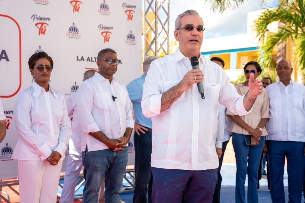 Luis Abinader al tomar la palabra Propeep dice brindó más de 411 mil servicios y benefició a cerca de 1.5 millones de personas en 2025