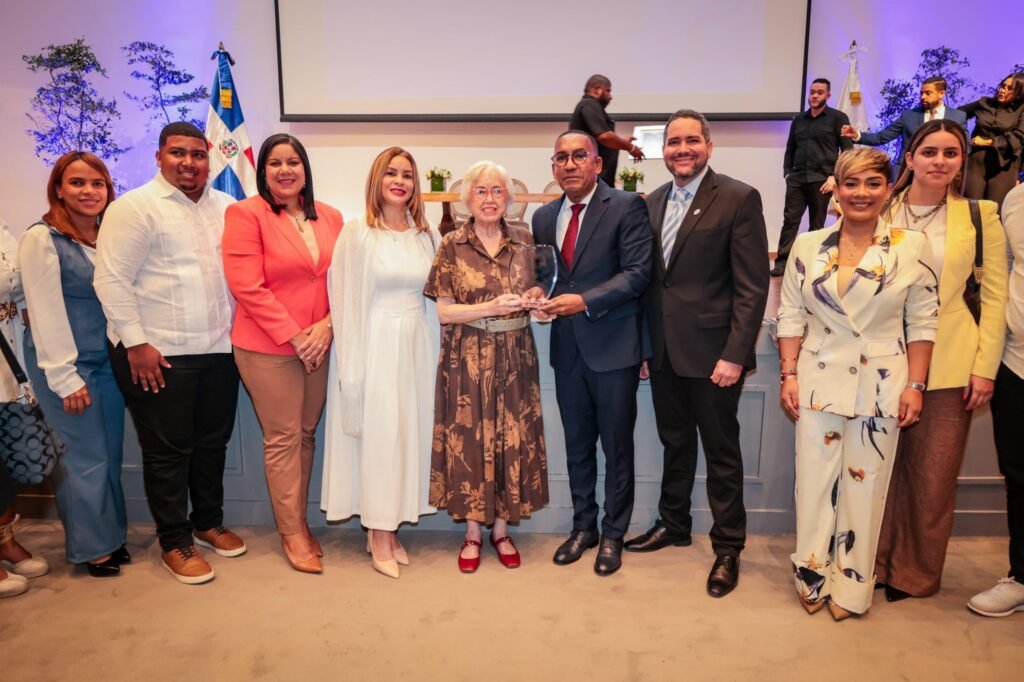 MILAGROS ORTIZ BOSCH 5 DA gana por segundo año consecutivo concurso Dominicana sin Corrupción