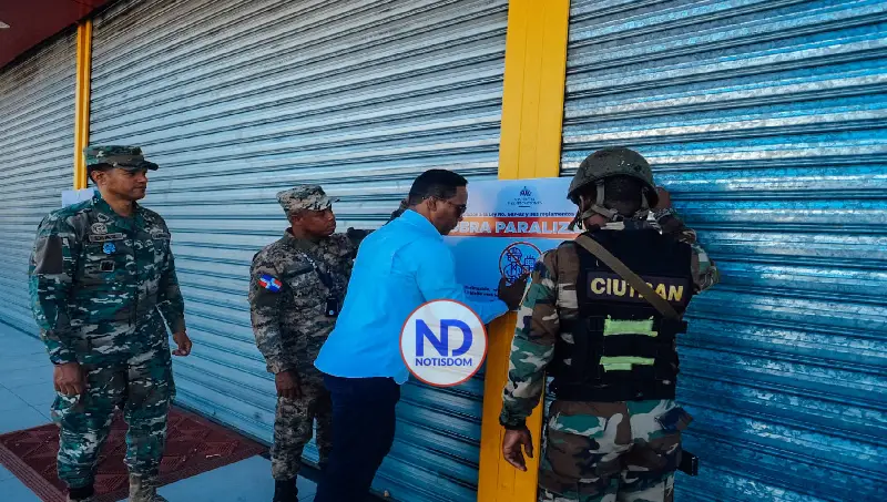 Mived paraliza operaciones de varias plazas comerciales en Santiago