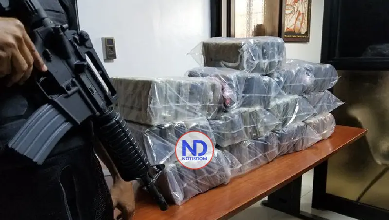 Decomisan 114 paquetes de cocaína cerca costas de Baní 2 Decomisan 114 paquetes de cocaína cerca costas de Baní