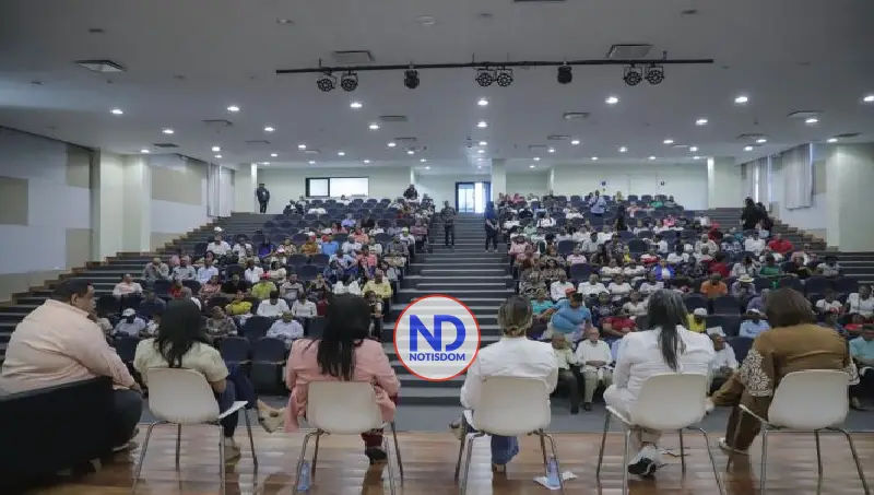 Comunitarios Azua agradecen inversión RD$ 5,700 millones