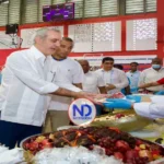 Abinader comparte almuerzos navideños con comunitarios en San Carlos y Villa Duarte