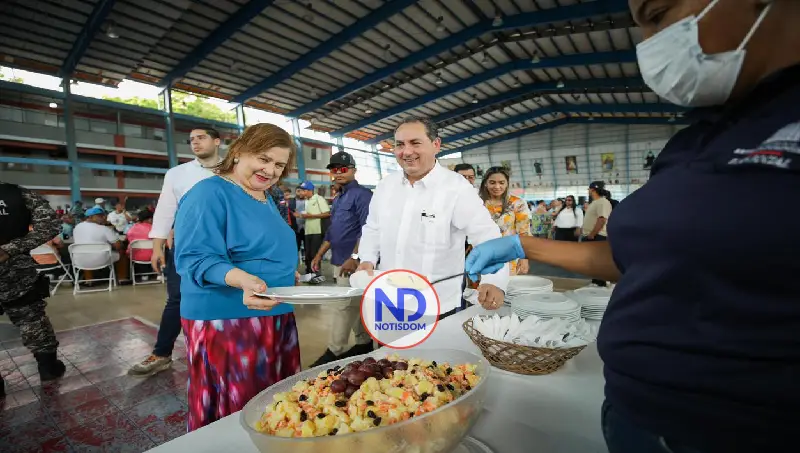 Gobierno lleva la Brisita Navideña a comunitarios de La Vega y Duarte