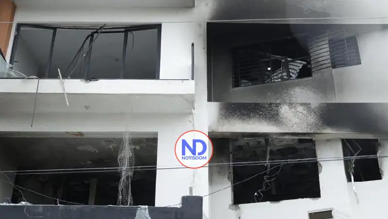 Clausuran edificio y evacúan a los residentes tras explosión