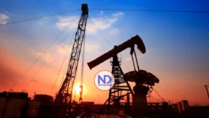 Excedente en el mercado petrolero presiona a la baja los precios internacionales