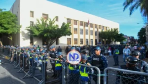 Decenas de policías en los alrededores de la Fiscalía por anuncio de concentración por caso Senasa