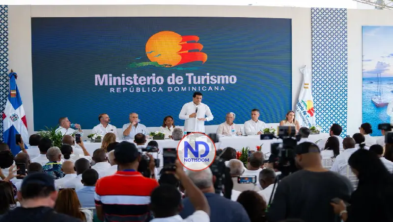 David Collado inaugura estacionamiento para más de 270 vehículos de motor en Bayahíbe