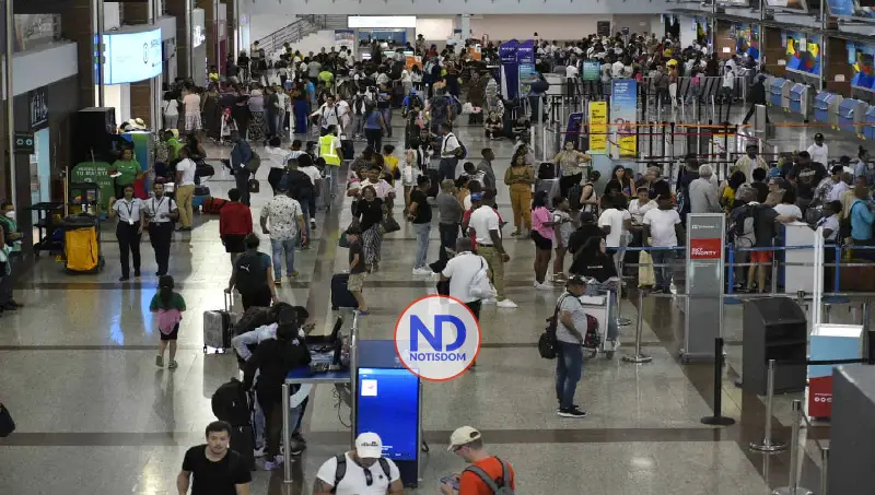 Viajeros llegan al país para pasar la Navidad en familia y disfrutar del calor dominicano “Aquí es que se goza”