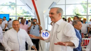 Presidente Abinader resalta trabajo de periodistas que cubren la fuente del Palacio Nacional