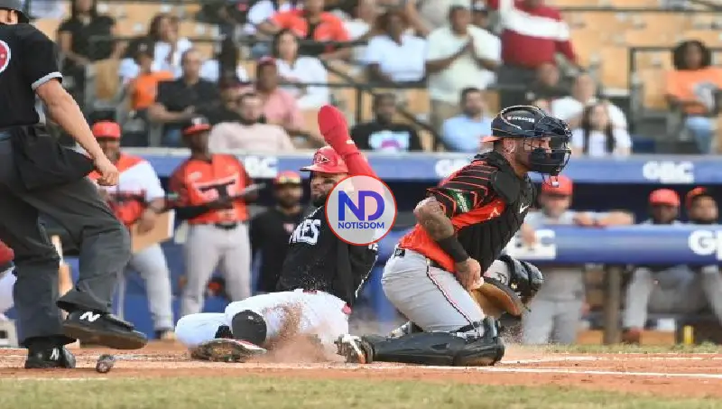 Leones lideran el round robin; Aguilas derrotan a los Gigantes 2 Leones lideran el round robin; Aguilas derrotan a los Gigantes