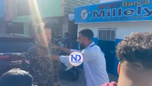 Empleado de Coraasan agrede periodistas y camarógrafos durante abastecimiento de agua