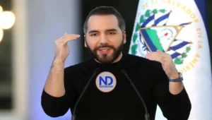 Bukele dice que le gustaría seguir «diez años más» gobernando en El Salvador